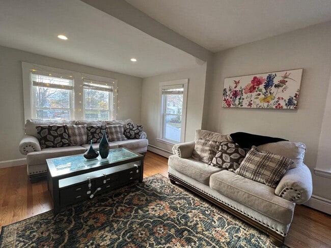 Experience Prime Living in Needham Heights! - Experience Prime Living in Needham Heights! House