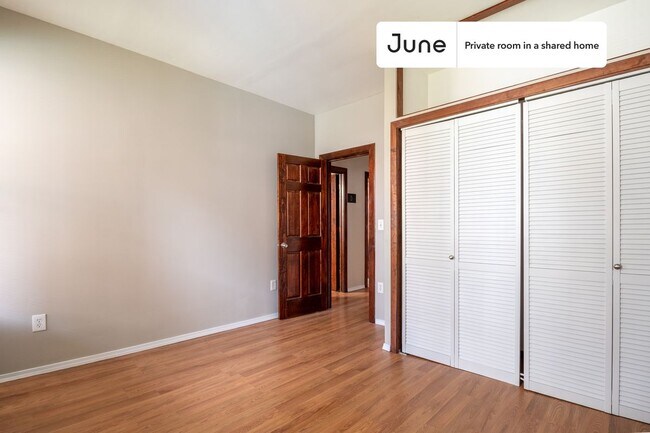 Foto del edificio - Room in Shared 4 bed/1 bath home