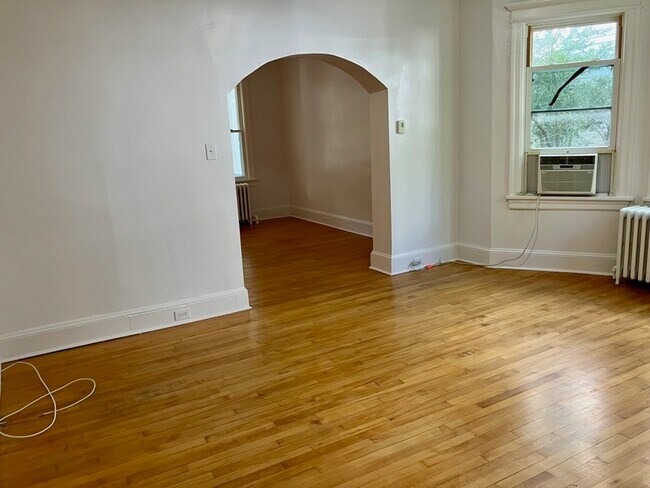 Foto del edificio - 714 Magill Ave