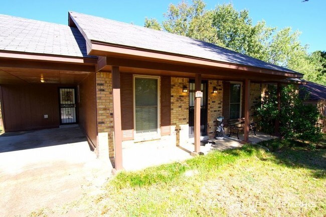Building Photo - 3BR, 1.5BA Southaven Gem!