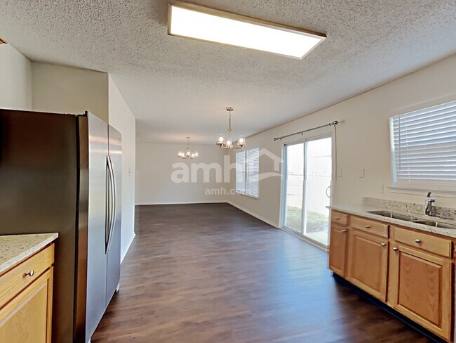 Building Photo - 10890 Clear Spring Dr