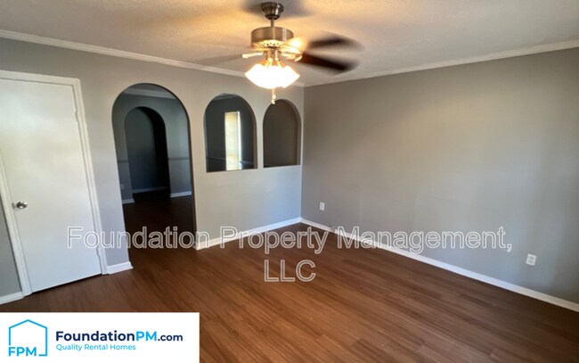 Building Photo - 3927 Timberwood Dr