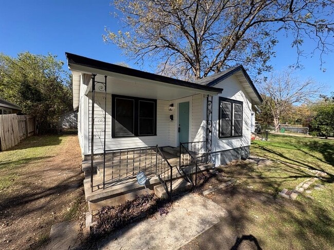 Building Photo - 4620 Bennett Ave