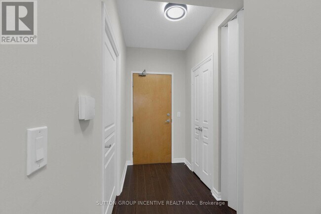 Photo du bâtiment - 220-2220 Burnhamthorpe Rd W