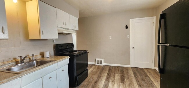 Building Photo - 3-Bedroom Home with New Carpet, Basement & Garage in Berkeley
