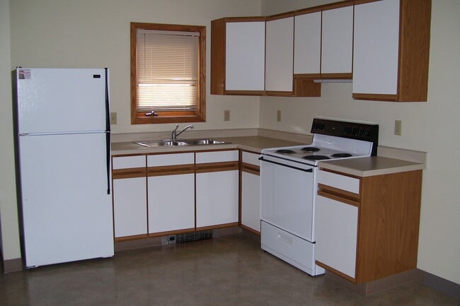 Building Photo - 131 Shady Lane Dr