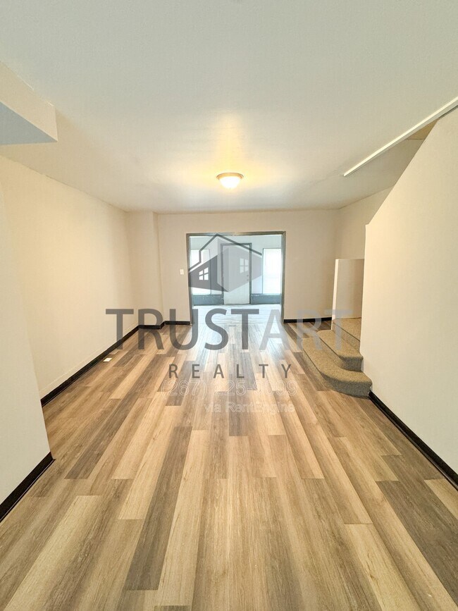 Building Photo - 1533 S Allison St