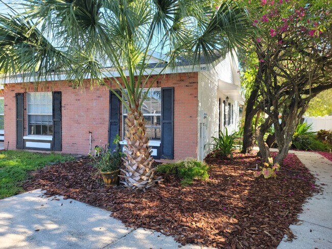 Foto del edificio - 945 Burlwood St