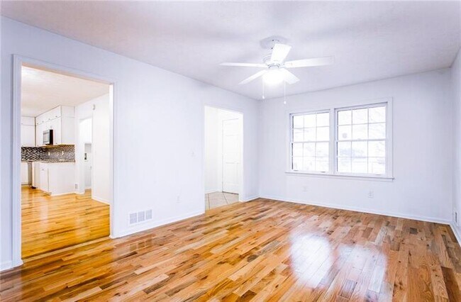 Foto del edificio - 2885 Lakemont Dr SW