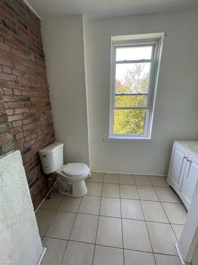 Foto del edificio - 3 br, 1 bath Duplex - 7 Plough Street