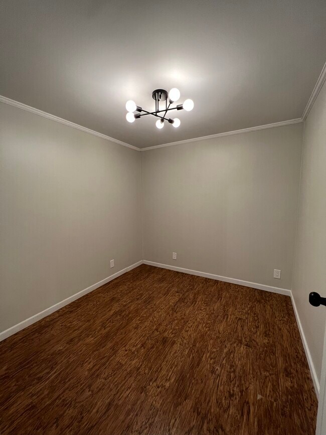 Primer dormitorio en la planta principal - 430 S Webik Ave