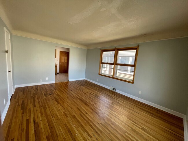 Building Photo - 5132 Bloomington Ave