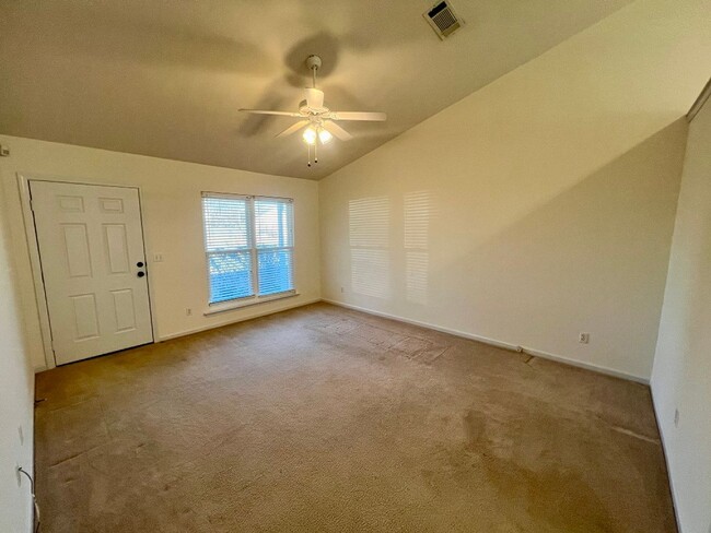 Building Photo - 2 Bedroom, 2 Bath in West Murfreesboro, Bi...