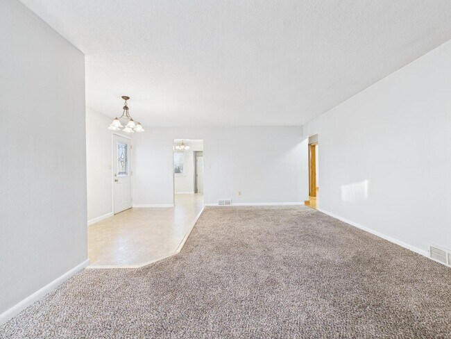 Foto del edificio - 904 S Cloudas Ave