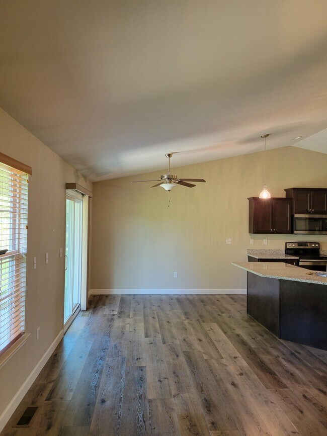Foto del edificio - 5803 Executive Plaza Dr