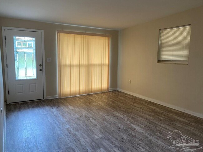 Foto del edificio - 6210 Hilltop Rd