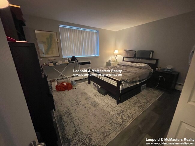 Building Photo - 520 Washington St