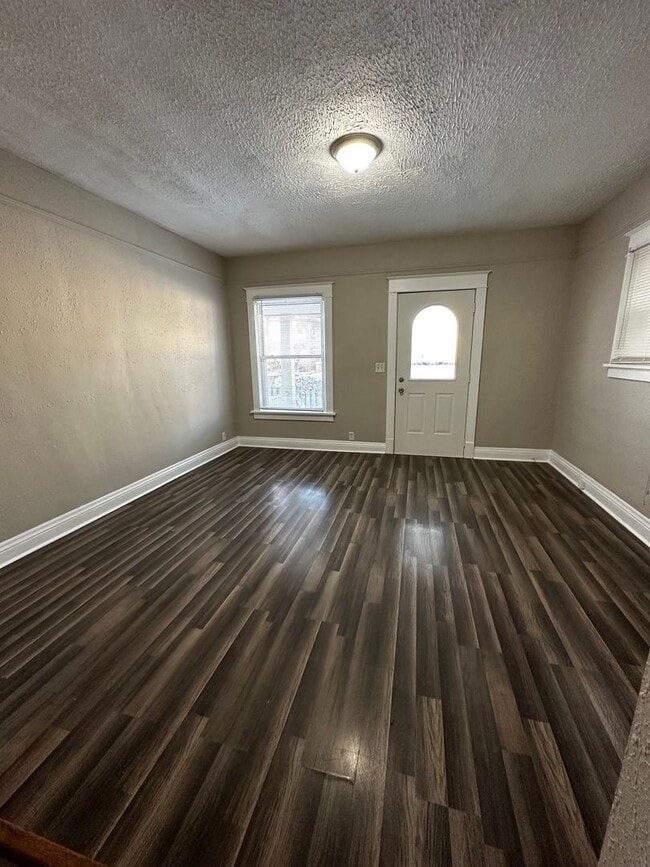 Foto del edificio - 1608-1610 12th Ave Moline, IL