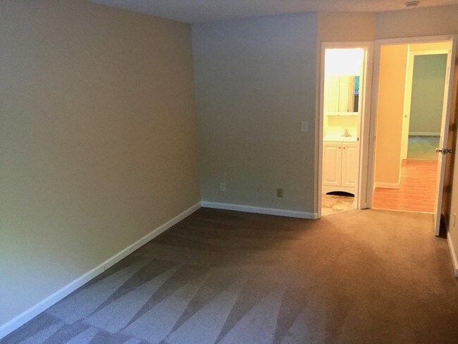 Building Photo - 3326 SW Beaverton Hillsdale Hwy