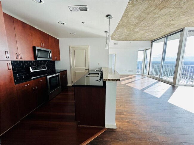 Foto del edificio - 155 S Court Ave