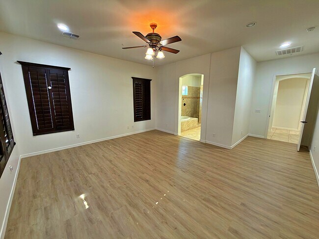 Building Photo - 6602 S Bridal Vail Dr