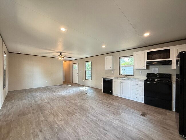 Building Photo - 127 Peggy St