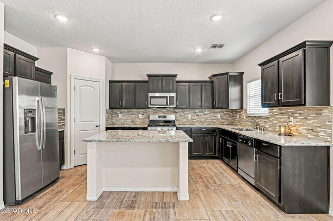 Foto del edificio - 12741 Silver Streak Ave