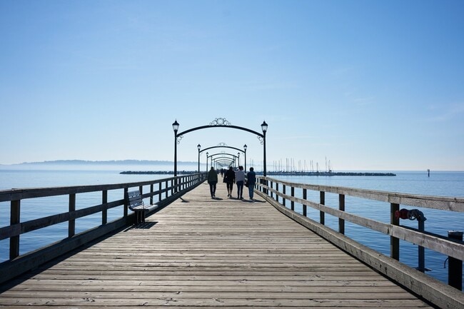 Morning walk along the iconic White Rock Pier.