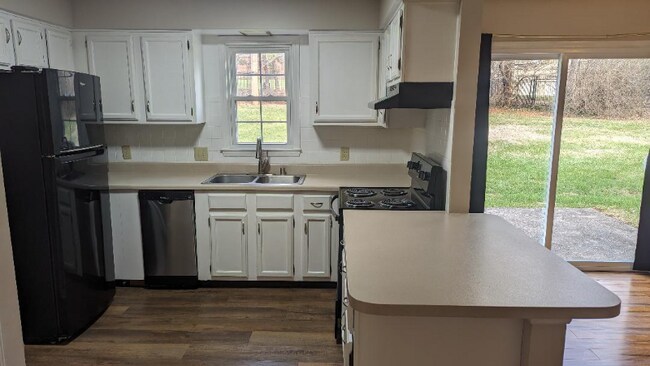 Building Photo - 827 Malabu Dr