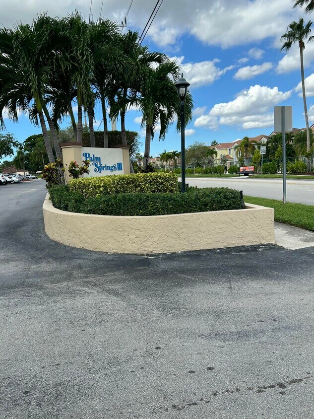 Foto principal - 7310 NW 18th St