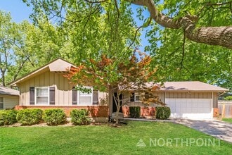 Building Photo - 808 N Piute Ave