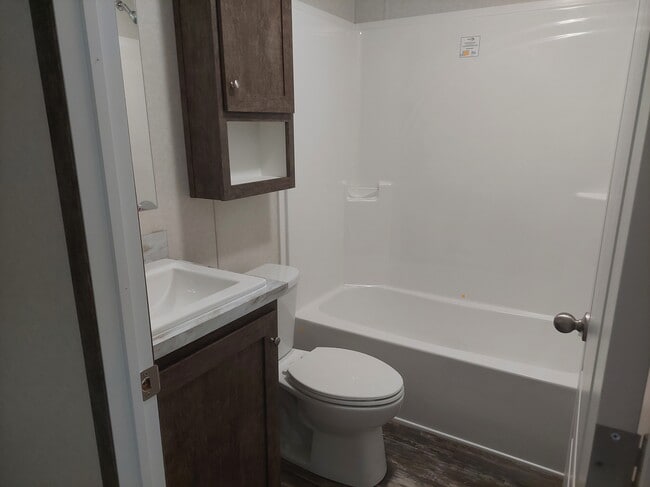 Building Photo - 318 Tulip Ln
