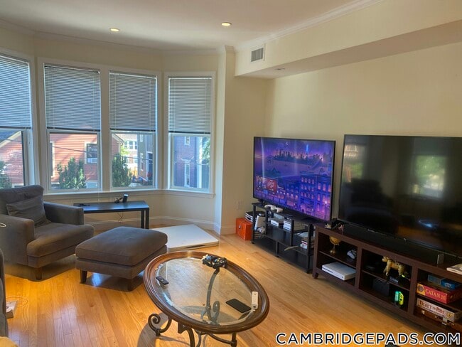 Building Photo - 15 Langdon St