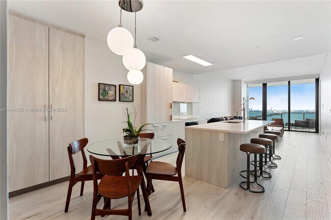 Foto del edificio - 480 NE 31st St