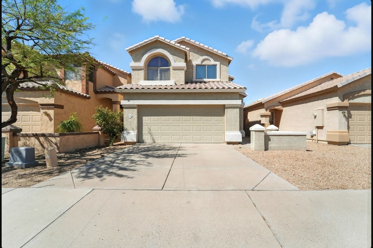 Primary Photo - Spacious Avondale Home in Gated Community ...