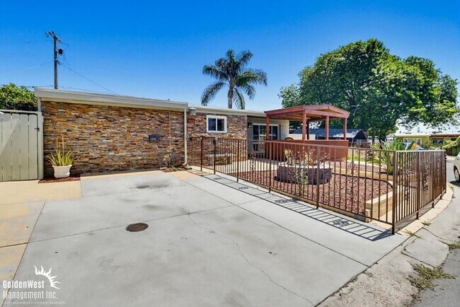 Foto del edificio - Enchanting 3Bdm 2Ba Home with Scenic Views in San Diego!