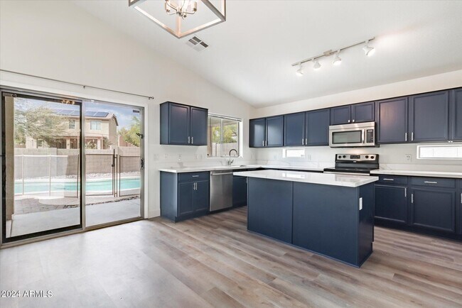 Foto del edificio - 24112 W Desert Bloom St