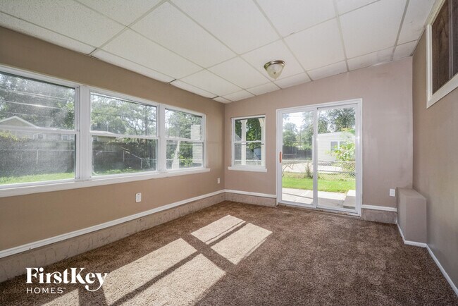 Foto del edificio - 624 Holiday Ave