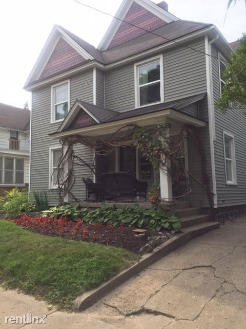 Foto principal - 810 Fulton St E