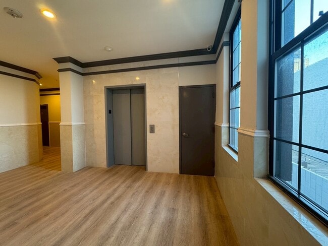 Building Photo - 905 Arch St