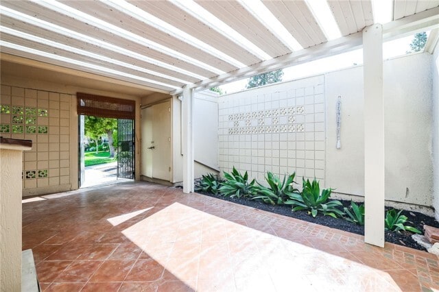 Building Photo - 317 Avenida Castilla