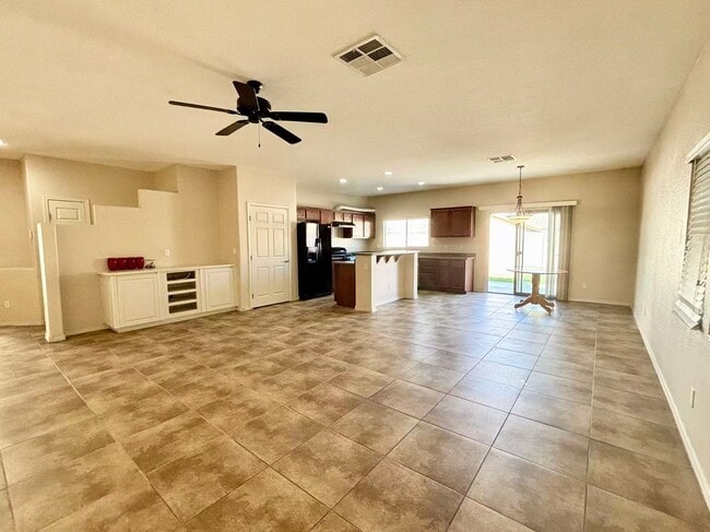 Building Photo - Move-In Ready 4-Bedroom with Granite Kitchen