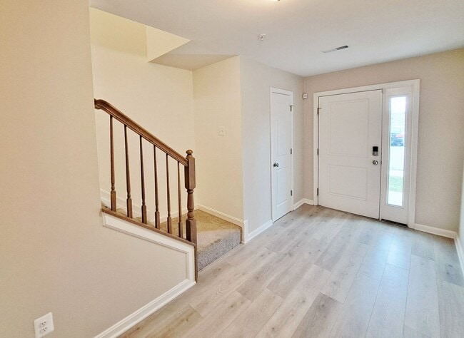 Building Photo - 3 Bed / 2-1/2 Bath Single Family Townhome ...