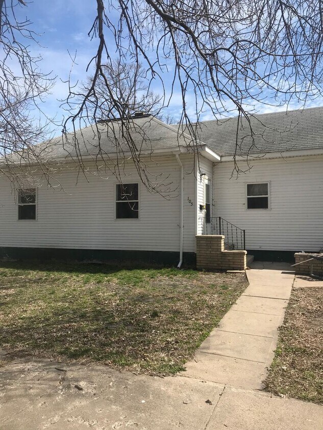 Primary Photo - 2 br, 1 bath House - 105 3rd St