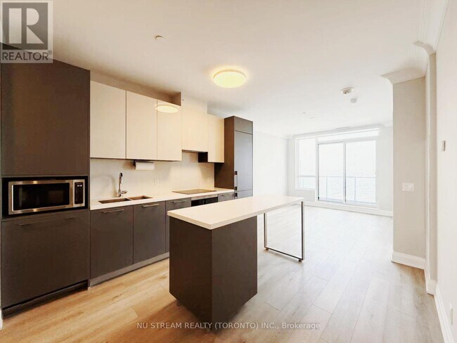 Photo du bâtiment - 8 Water Walk Dr