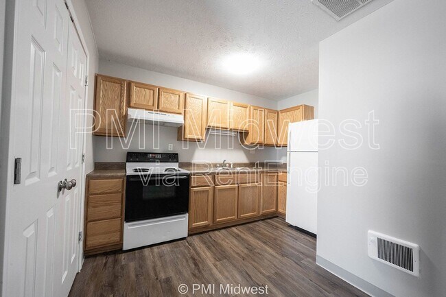 Building Photo - 1702W W Michigan St