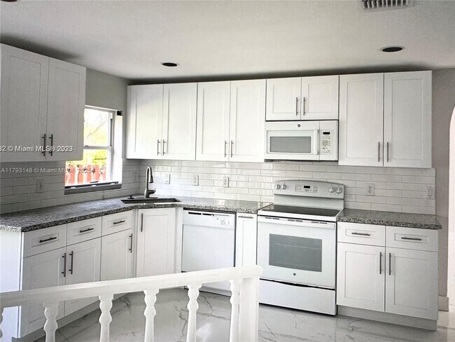 Foto del edificio - 9763 NW 32nd St