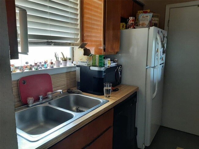 Building Photo - 3601 N Hills Dr