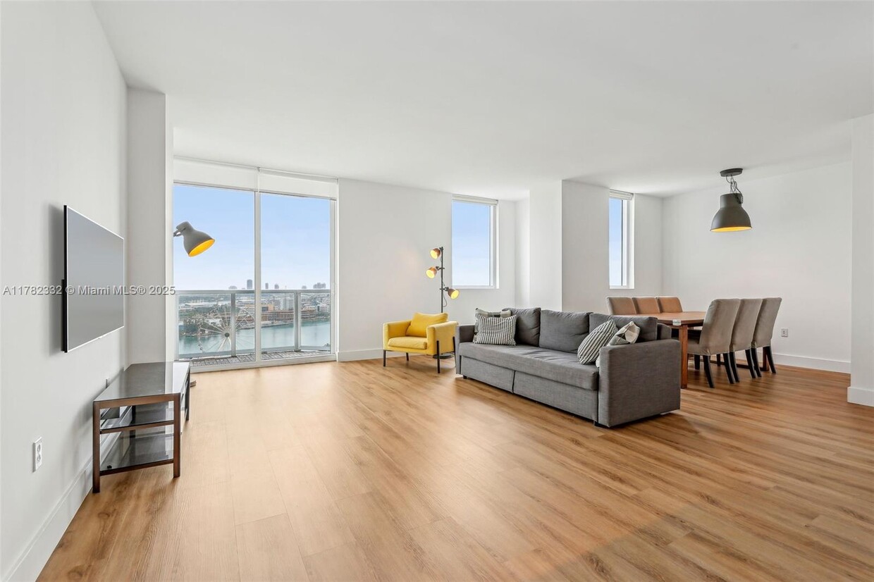 Primary Photo - 244 Biscayne Blvd