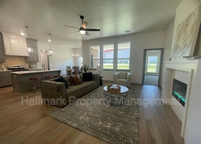 Foto del edificio - 5001 Misty Wood Ln
